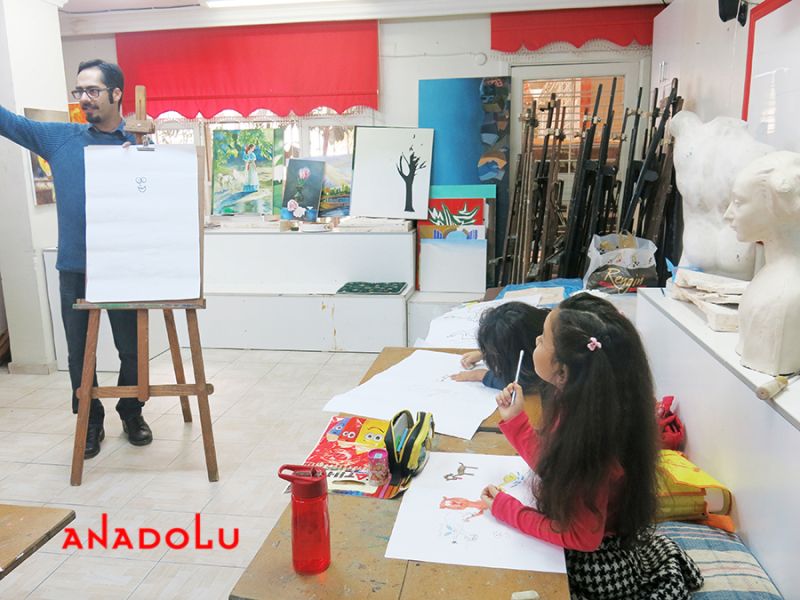 Çukurovada Çocuklar İçin Karikatür Eğitimleri Devam Ediyor